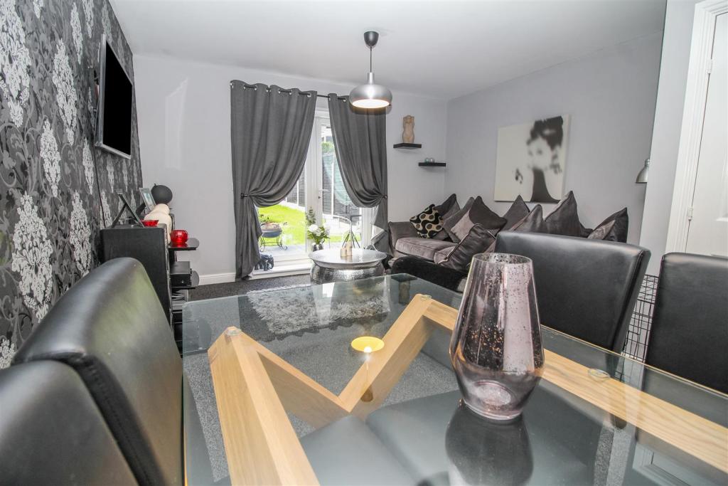 Cameron Grove, Bradford, West Yorkshire, BD2 3DG » Advanced Property